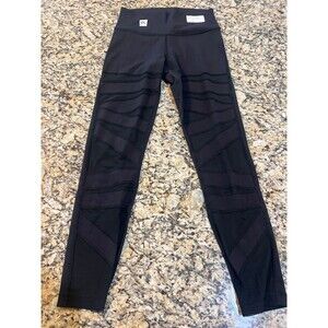 Lululemon black leggings wunder under size 4 leggings